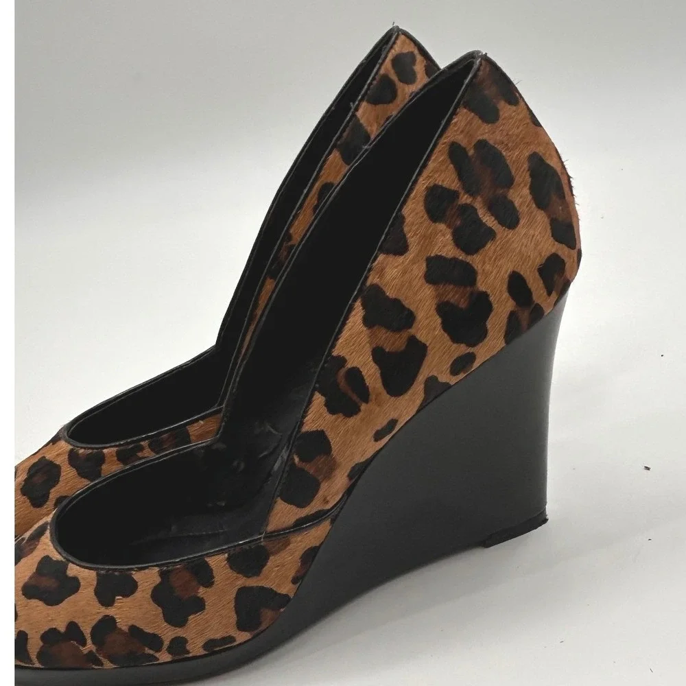 BCBG Generation Leopard Print Calf Hair Peep Toe Wedge Heels Mob Wife Old Money